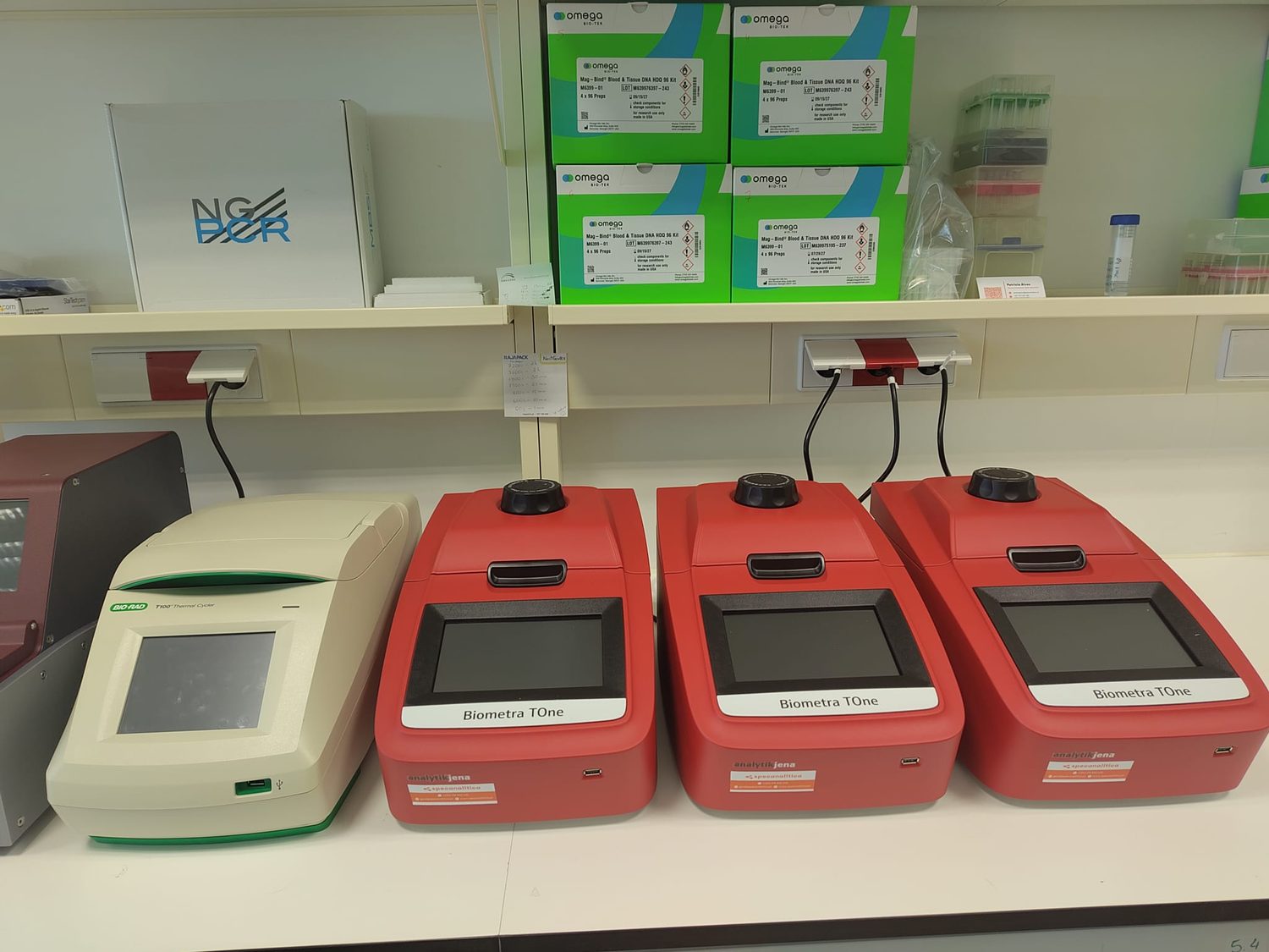 Bank of PCR thermal cyclers